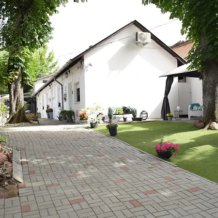 Kertesz Vendeghaz Apartment